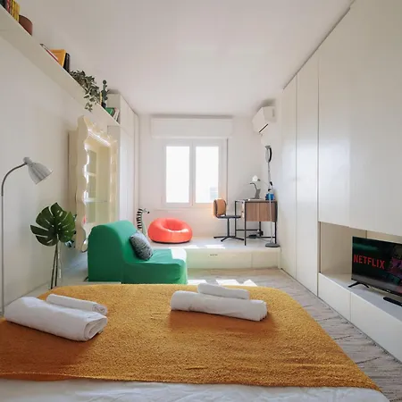 Di Design Con Vista Su Via Tortona Apartment